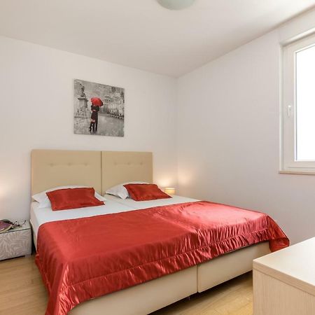 Apartment Marcela With Private Parking Сплит Екстериор снимка