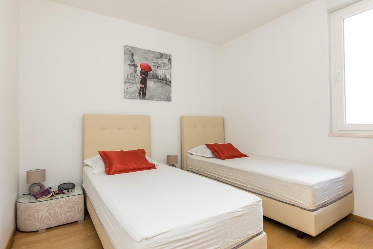 Apartment Marcela With Private Parking Сплит Екстериор снимка