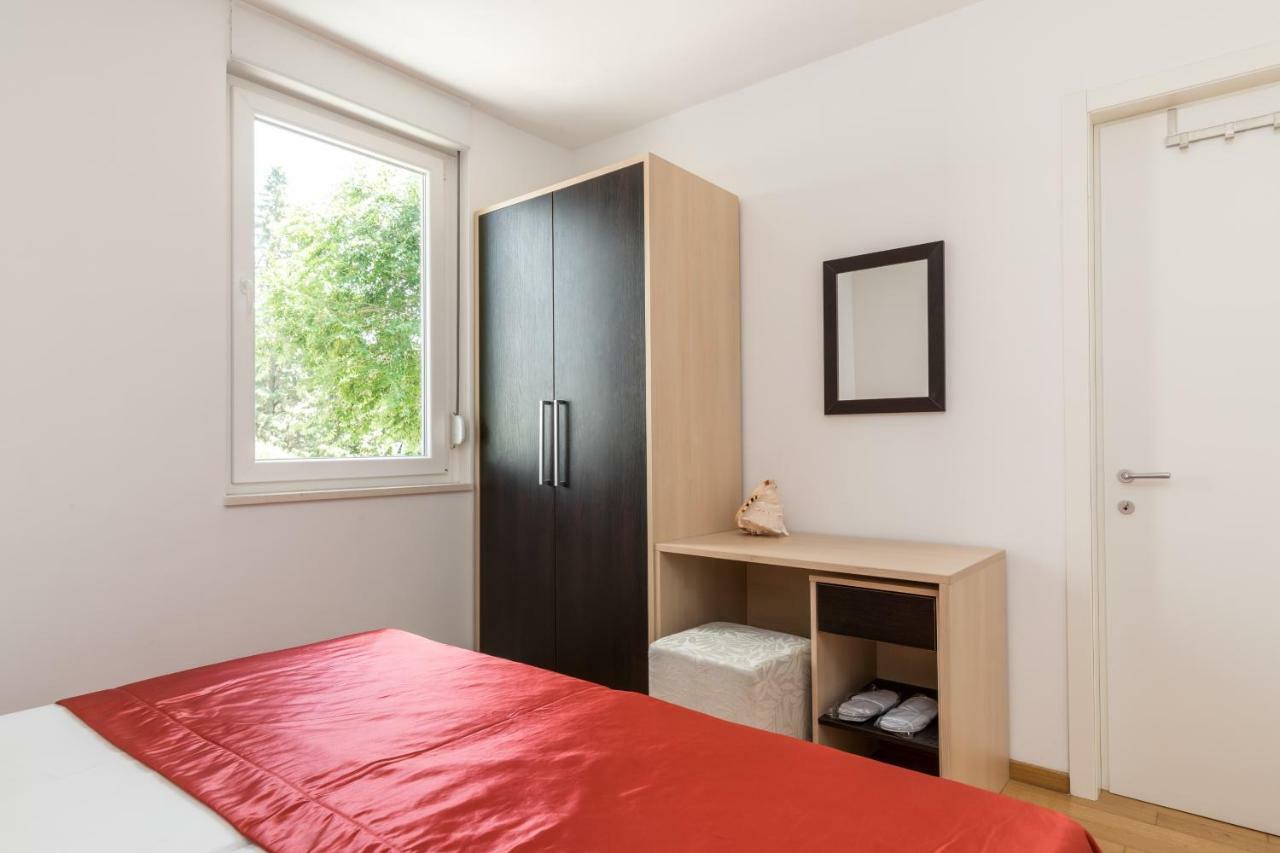 Apartment Marcela With Private Parking Сплит Екстериор снимка
