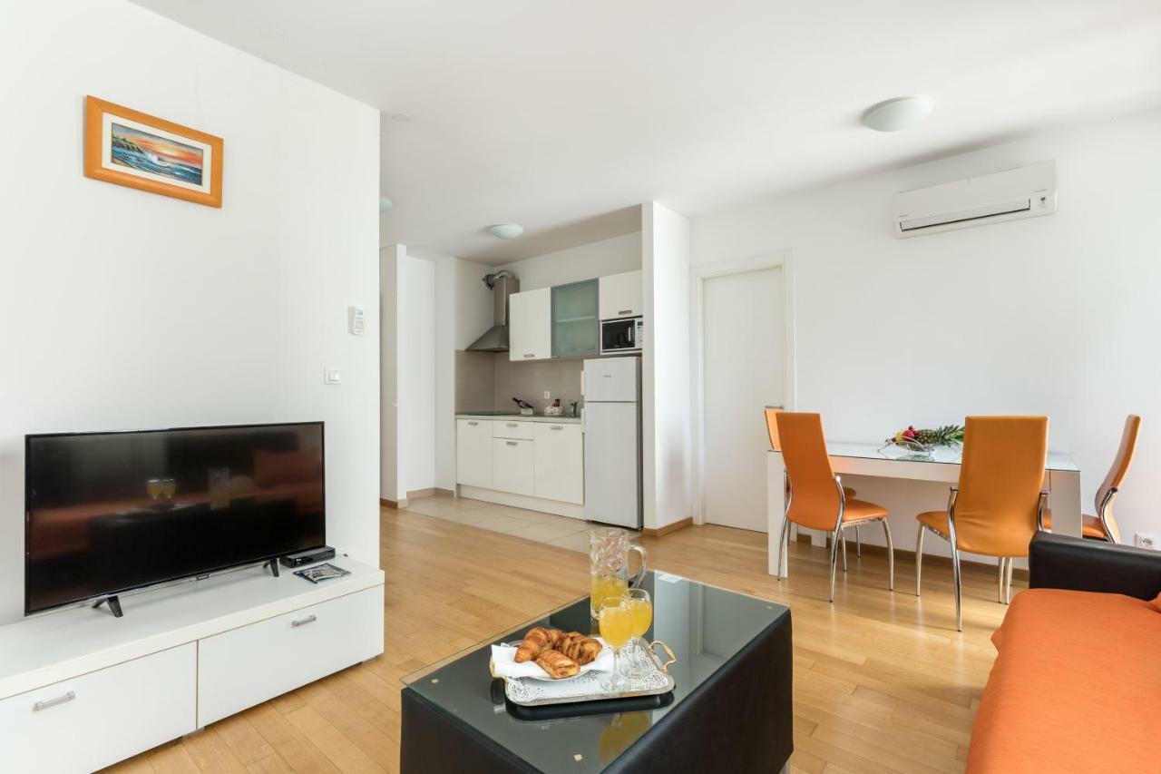 Apartment Marcela With Private Parking Сплит Екстериор снимка