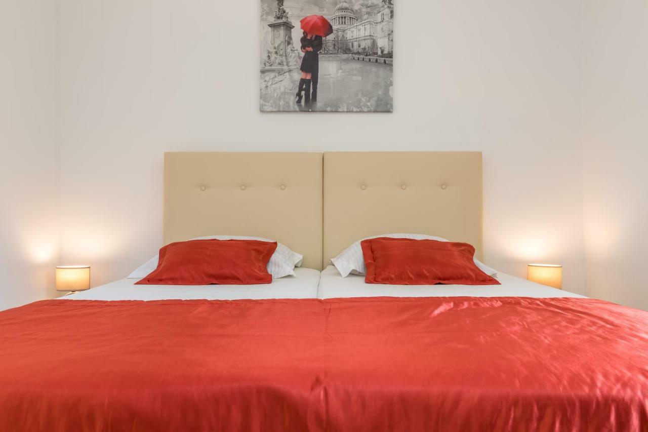 Apartment Marcela With Private Parking Сплит Екстериор снимка